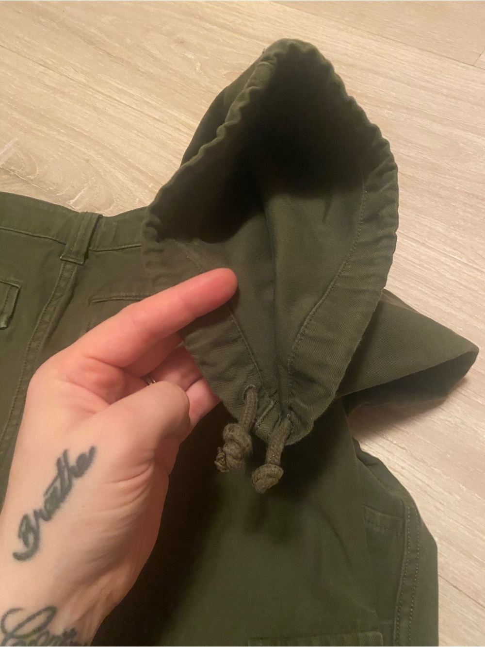 TNA Olive Green Cargo Pants Women wide Leg Buckle Pocket Adjustable size 2 - Picture 7 of 10